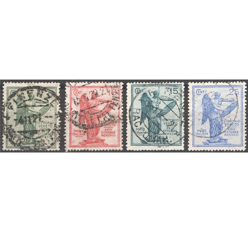 1921 - Vittoria dent. 14x13¼, serie n° 119b/122b. Cat. € 35 (U)