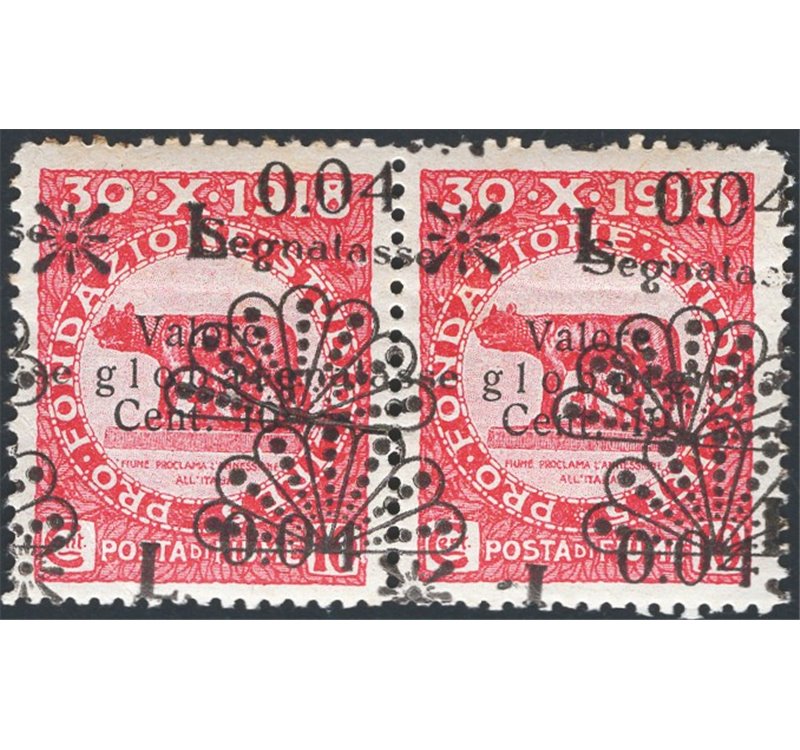 Terre Redente - Fiume - 1921 - Segnatasse Fondazione Studio coppia orizzontale di 10 c. carminio soprast. "Valore Globale" in ca