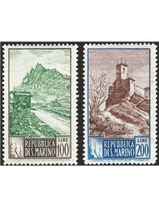 1949 - Paesaggi 100 £ grigio e verde e 200 £ azzurro e bruno dent. 14x13, serie n° 354I/355I. Firm.: Raybaudi. Cat. € 550 (**)