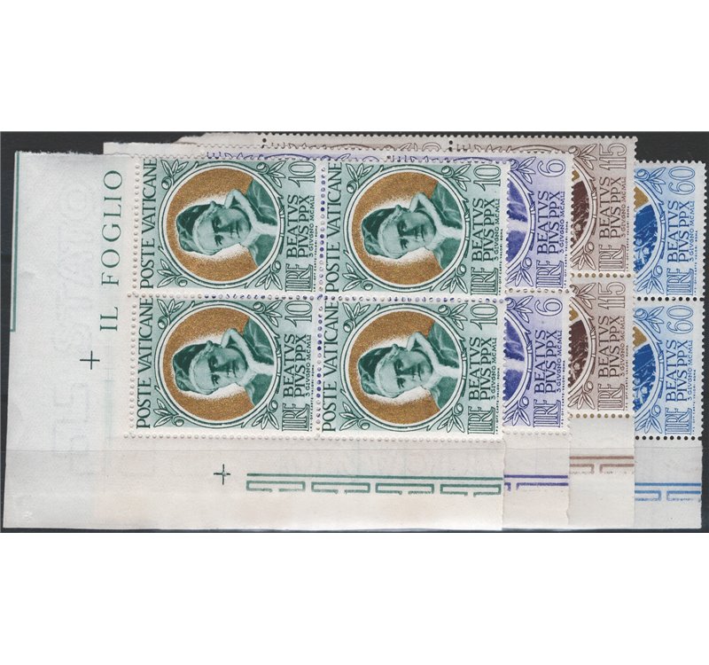1951 - Papa oro, serie n° 145/48 in quartina d'angolo. Cat. € 160+ (**)