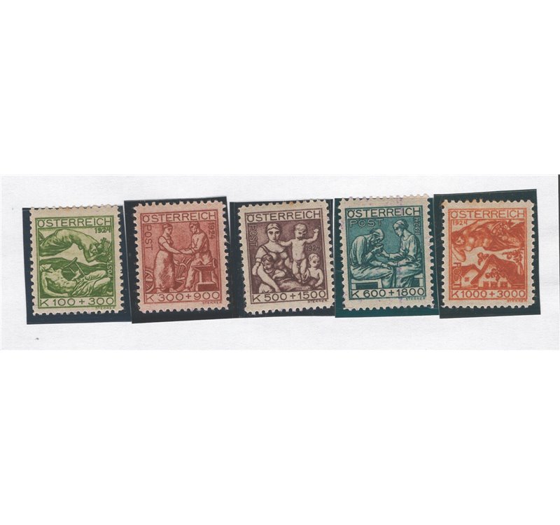 Austria - 1924 - Pro artisti bisognosi, serie n° 326/330. Cat. € 90 (**)