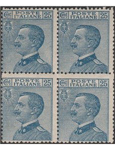 Italia 1908 - Michetti 25 c. azzurro con nitido decalco al verso. Quartina. Cat. € 60. (**)