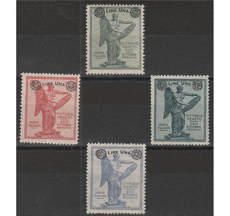 Italia 1924 - 3° Anniversario della Vittoria con sovr. "LIRE UNA" e fregi.  Ottima centr.Cat. € 900 (**)